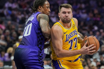 乐鱼app官方网站-湖人爆冷负国王！东契奇42+7+8詹姆斯22分 威少蒙克轰48分弑旧主