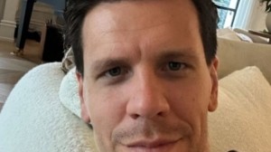 什琴斯尼将头发染回黑色：媳妇不喜欢金发，我不得不染回来